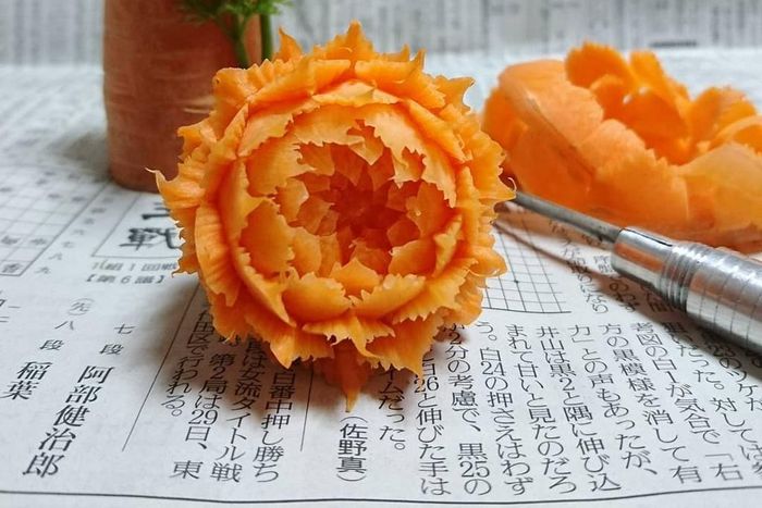 Japanese chef finds artistic expression in carving food