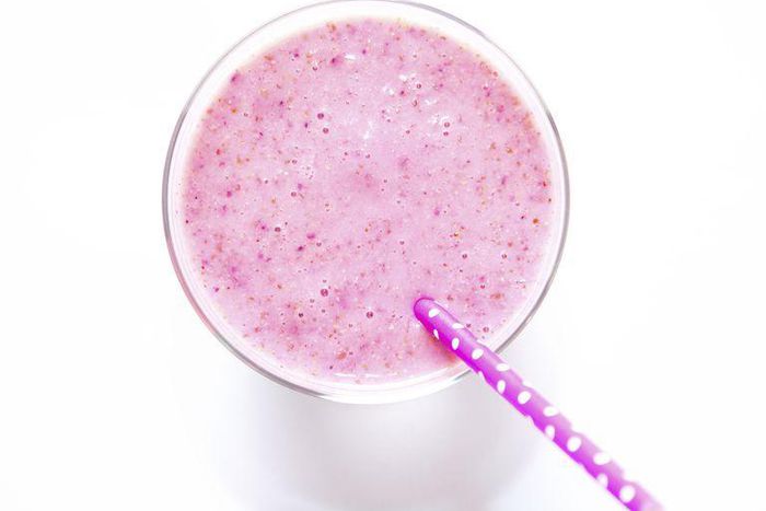 ___9114353___2018___11___17___8___strawberry-smoothie-with-drinking-straw-high-res-stock-photography-523664472-1542387771