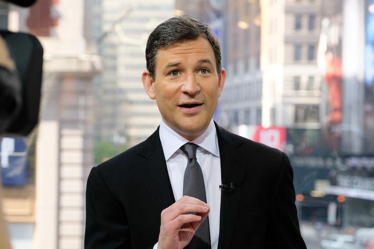 ___9131642___2018___11___23___9___dan-harris-visits-extra-at-their-new-york-studios-at-h-m-in-news-photo-534434590-1542743786