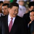 Chinese President Xi Jinping (L) and his Panamanian counterpart Juan Carlos Varela (R) signed a score of infrastructure, tourism and development cooperation agreements
