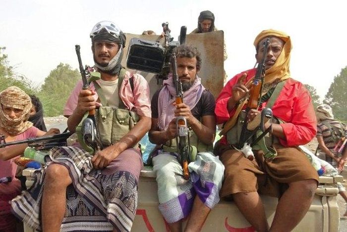 Yemeni pro-government forces gather on the eastern outskirts of Hodeida on November 9, 2018, in readiness to push into the strategic rebel-held port city