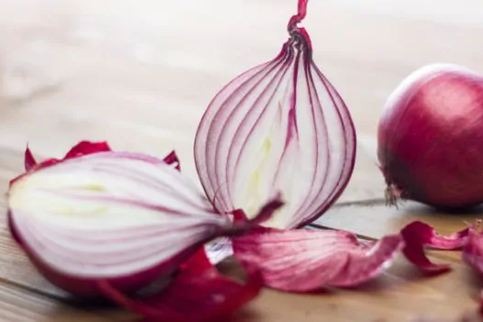 4 reasons why you should apply onion on your face