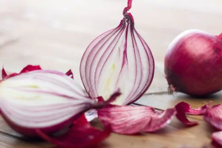 4 reasons why you should apply onion on your face
