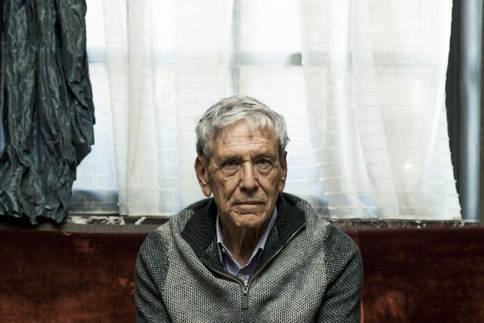 Amos Oz, Israeli Author and Peace Advocate, Dies at 79