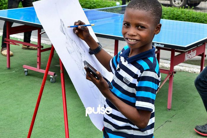 Kareem Waris Olamilekan is 11 years old, not too early to become a new hit in the art of hyperrealism.