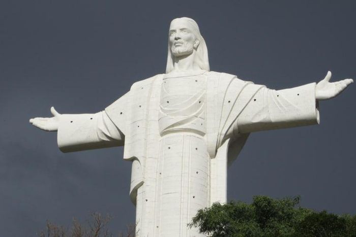 bolivia's cristo de la concordia paul ashton kynn