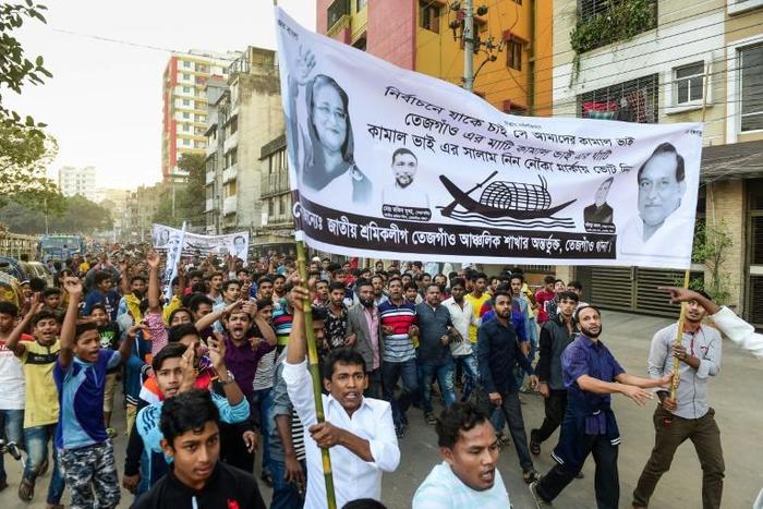 Supporters of the ruling Awami League, the party chaired by Prime Minister Sheikh Hasina who is running for a record fourth term in office