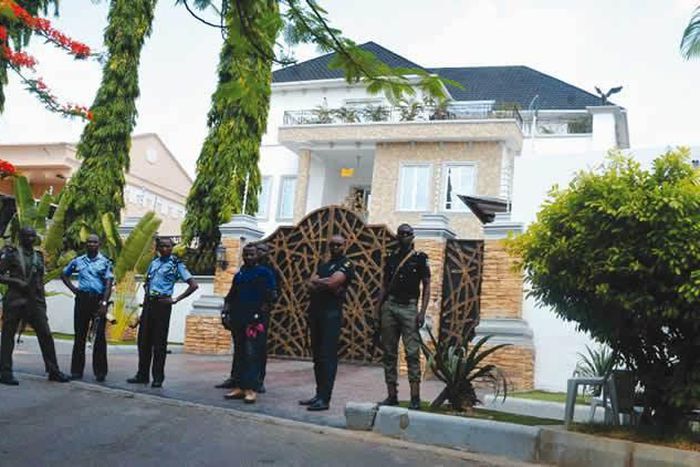Policemen-in-front-of-Senator-Dino-Melaye’s-house-in-Maitama-Abuja-...-on-Monday