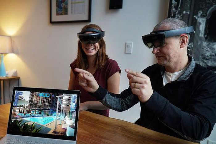 ___9176676___2018___12___7___9___05AUGMENTEDREALITY-01-threeByTwoSmallAt2X