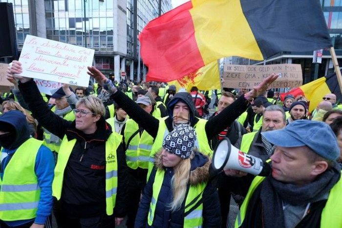 Around 300 people demonstrated near major EU buildings at the call of the spreading "yellow vest" movement