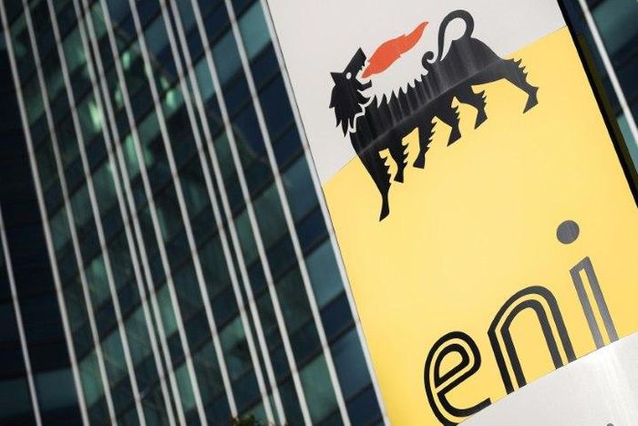 The Nigerian government alleges that oil giants Eni and Shell were partly responsible for the fact that "corrupt Nigerian officials" used the money for personal enrichment