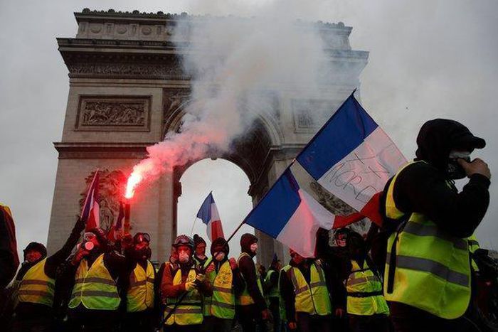 ___9165518___2018___12___4___12___02france-protest-1-articleLarge