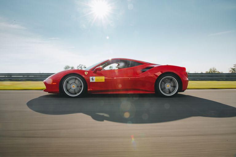 ___8977194___2018___10___14___18___dw-burnett-ferrari-corso-pilota-54-1539354585