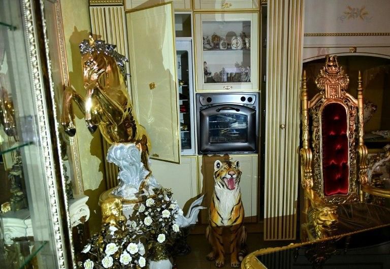 The villas were furnished in opulent fashion