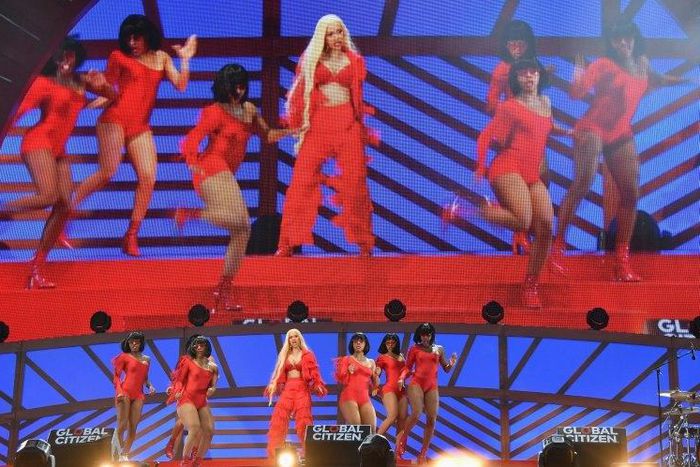 Fast-rising US rapper Cardi B performed at the Global Citizen festival and urged young voters to turn out for November midterm elections