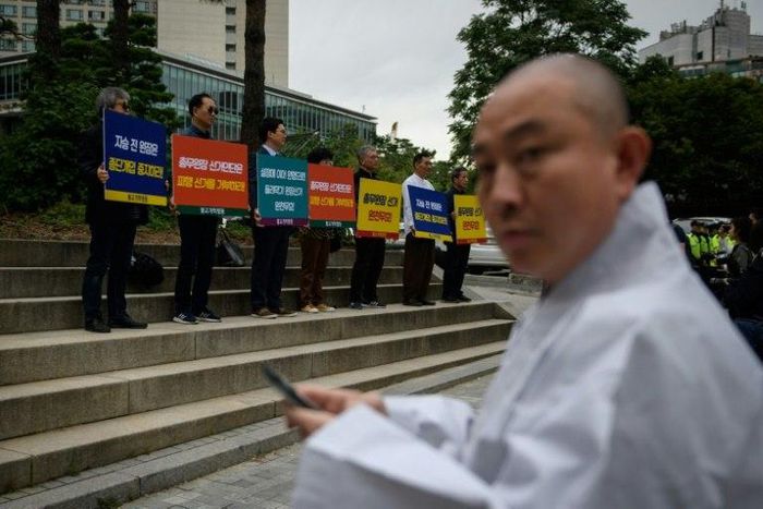The uncontested election for the new leader of South Korea's Jogye sect drew protests in Seoul