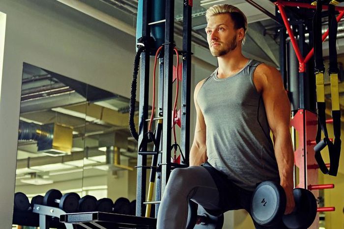 ___9093234___2018___11___11___13___image-of-full-body-athletic-male-doing-squats-with-royalty-free-image-1009637960-1540840581