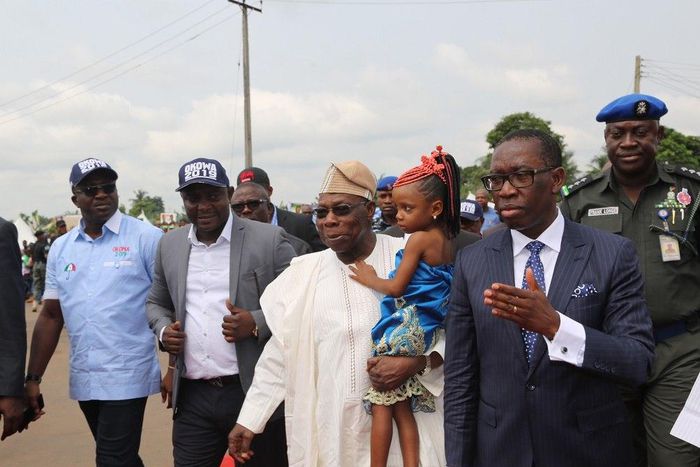 Obasanjo commissions road projects in Delta state.