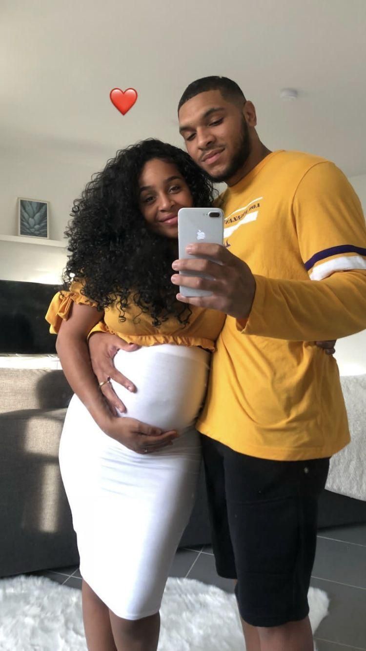 Couple pregnant and in love [Credit -Pinterest]