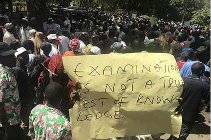 The placard of Kaduna state teacher protesting. The statement on the placard says a lot of what is wrong with Nigeria