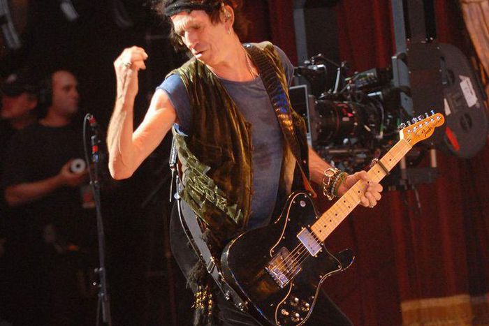 ___9196214___2018___12___13___14___shine-a-light-1544679391