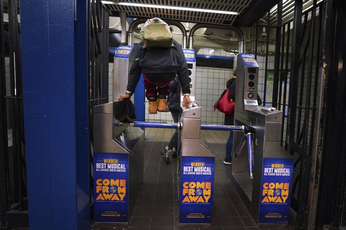 How Rampant Is Fare Evasion? At Times Square, One Rider a Minute Sneaks In
