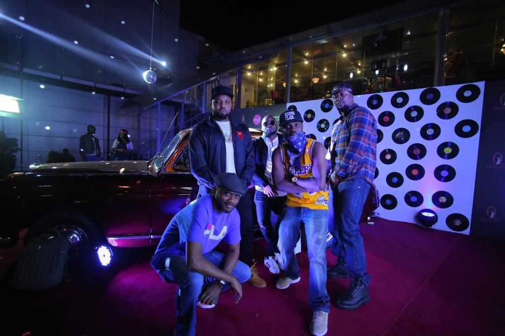 ___9183714___2018___12___10___8___Guests+1