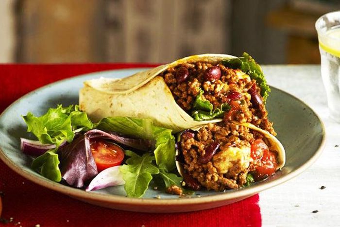 ___9177774___2018___12___7___15___hearty-beef-bean-chilli-burritos-hero+old+el+paso