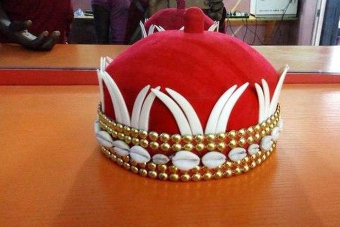 Igbo chief ejected from plane for not removing crown