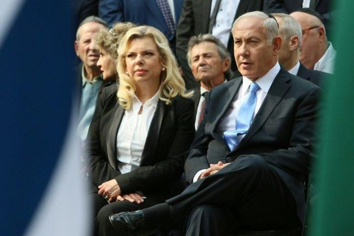 Israeli Prime Minister Benjamin Netanyahu and his wife Sara attend a remembrance ceremony near Vilnius on August 24, 2018