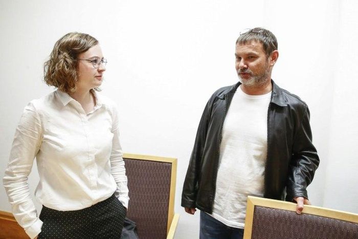 Russian Mikhail Botsjkarev (R) has been remanded by a Norwegian court for two more weeks on suspicion of spying at the Norwegian parliament