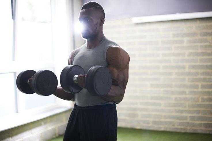___9181775___2018___12___9___9___man-lifting-dumbbells-in-gym-royalty-free-image-1032071022-1543875123