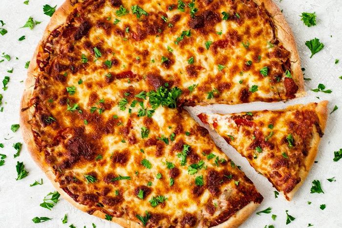 How to prepare pizza at home