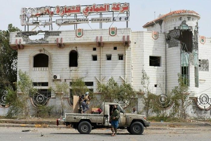 Yemeni pro-government forces advance towards the port area from the eastern outskirts of Hodeida, as they continue to battle for the control of the city controlled by Huthi rebels