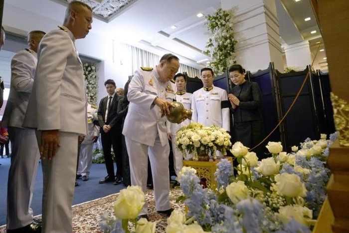 Thailand's business and political elites have turned out to pay their respects to Leicester City chairman Vichai Srivaddhanaprabha