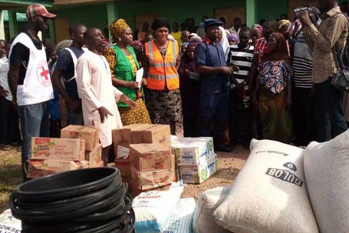 ___9017391___2018___10___24___11___Flood-victims-in-Ajaokuta-LGA-get-succour-from-Kogi-Government-1-670x400