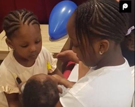 ___8759268___2018___8___23___8___Timaya+locks+it+down+with+3+kids