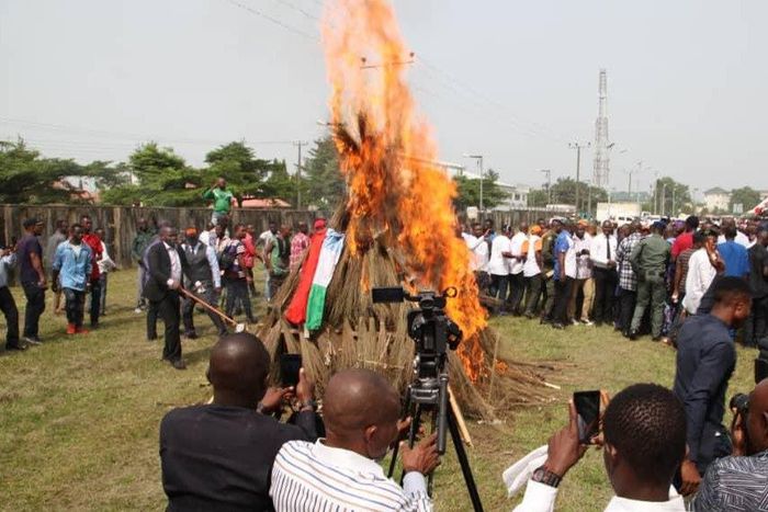 Defectors burn brooms, APC's official symbol