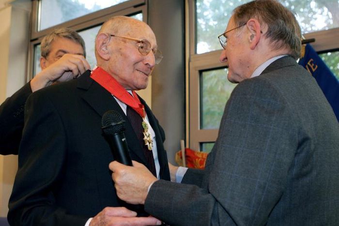 Loinger was made a Commander of the Legion d'honneur in 2005