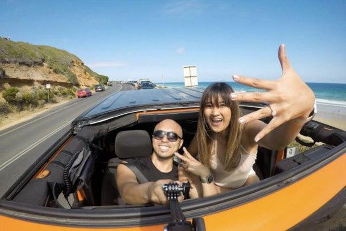 Engagement selfie ideas you can borrow from