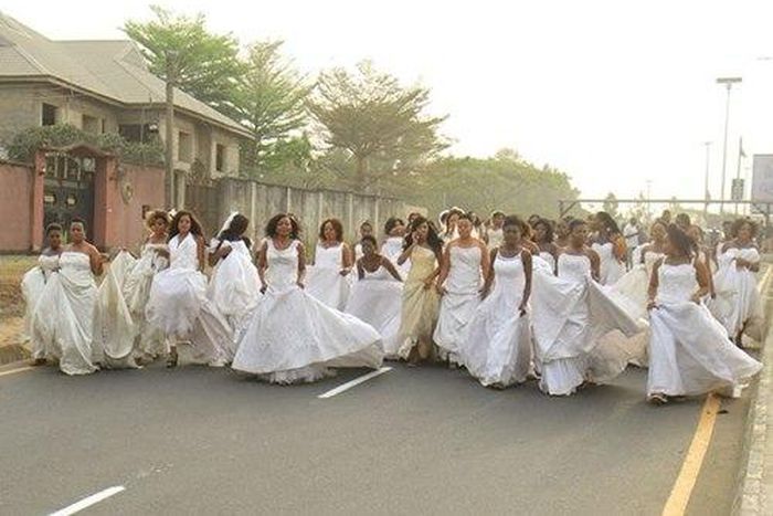 40 brides turn up for a photo session in Owerri