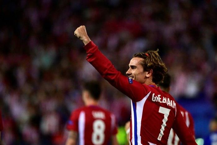 Atletico Madrid's forward Antoine Griezmann celebrates a penalty goal during the UEFA Champions League quarter final first leg football match against Leicester City April 12, 2017