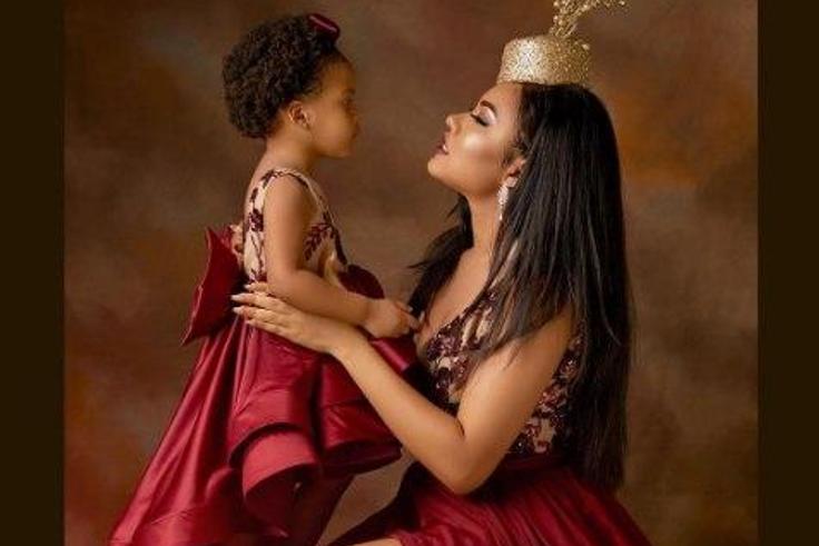 Anna Banner, daughter in new photo