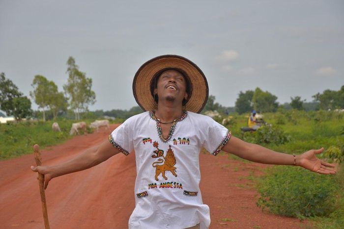 Frank Donga in “Hakkunde”