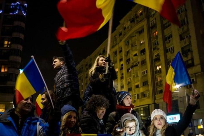 Romanians have been protesting the government's attempt to roll back anti-corruption laws
