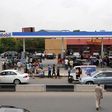 People queue with their vehicles to buy fuel in front of a fuel station at Agege district in Lagos, Nigeria April 5, 2016.   REUTERS/Akintunde Akinleye