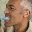 Dentist advises to brush teeth after meals.