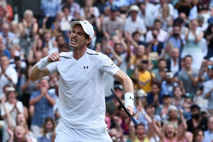 Britain's Andy Murray celebrates beating Italy's Fabio Fognini at Wimbledon on July 7, 2017