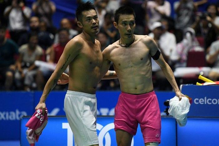Lin Dan (left) embraces badminton rival Lee Chong Wei after their match at the Malaysia in April 2017