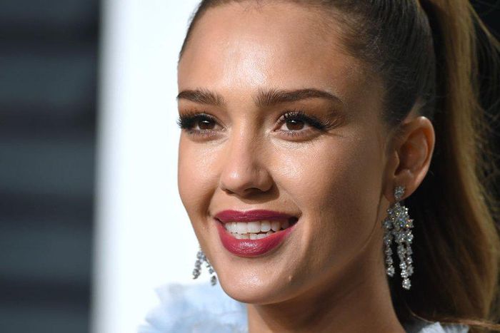 ___6995286___https:______static.pulse.com.gh___webservice___escenic___binary___6995286___2017___7___14___20___jessica-alba-body